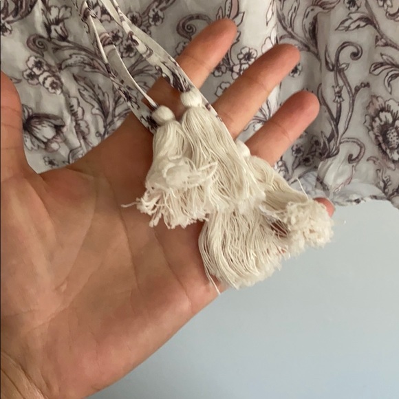 ⭐️ 2/$10 - sleeveless top - Picture 2 of 4